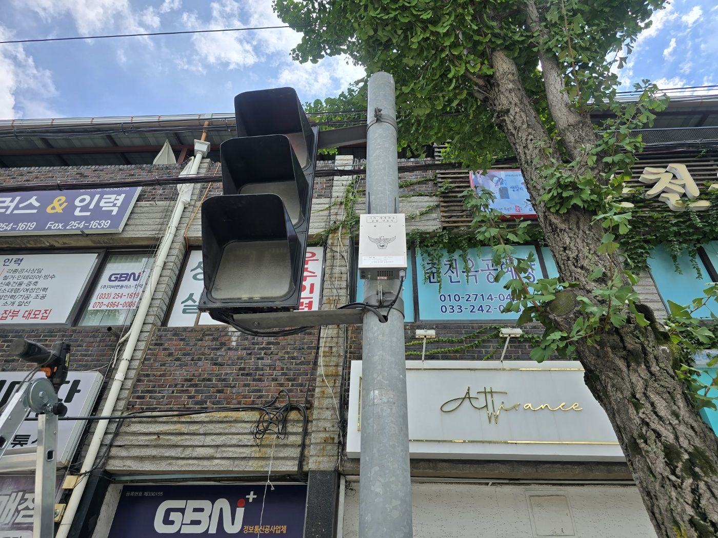 춘천시 상가 교차로 음향신호기 설치 현장